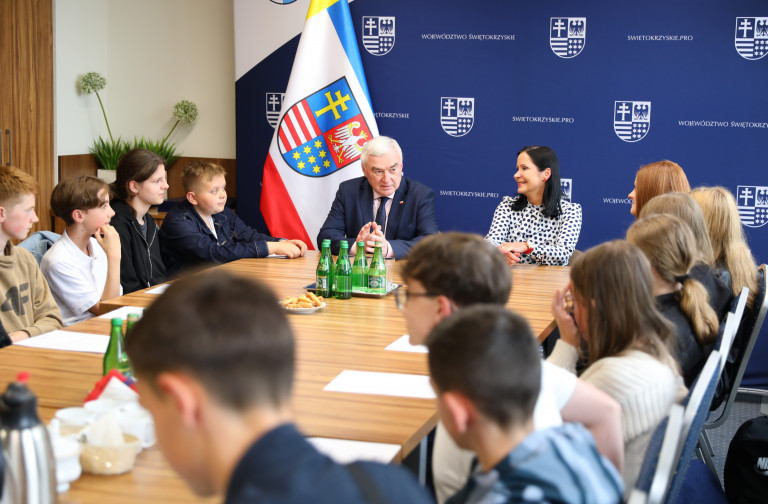 Spotkanie Młodzieży Z Gminy Bieliny Z Andrzejem Bętkowskim I Przedstawicielami Młodzieżowego Sejmiku Województwa Świętokrzyskiego (1)