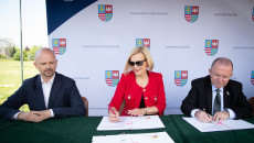 Trwa Podpisywanie Umów