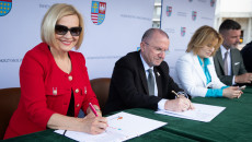 Trwa Podpisywanie Umów, Marszałek Renata Janik, Wicemarszałek Marek Bogusławski, Poseł Anna Krupka