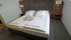 Hotel „nad Stawem” W Rosiejowie W Gminie Skalbmierz, Wnętrza Oraz Widok Zewnętrzny Hotelu (14)