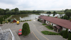 Hotel „nad Stawem” W Rosiejowie W Gminie Skalbmierz, Wnętrza Oraz Widok Zewnętrzny Hotelu (21)