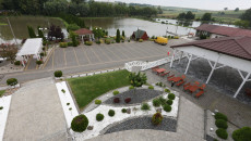 Hotel „nad Stawem” W Rosiejowie W Gminie Skalbmierz, Wnętrza Oraz Widok Zewnętrzny Hotelu (33)