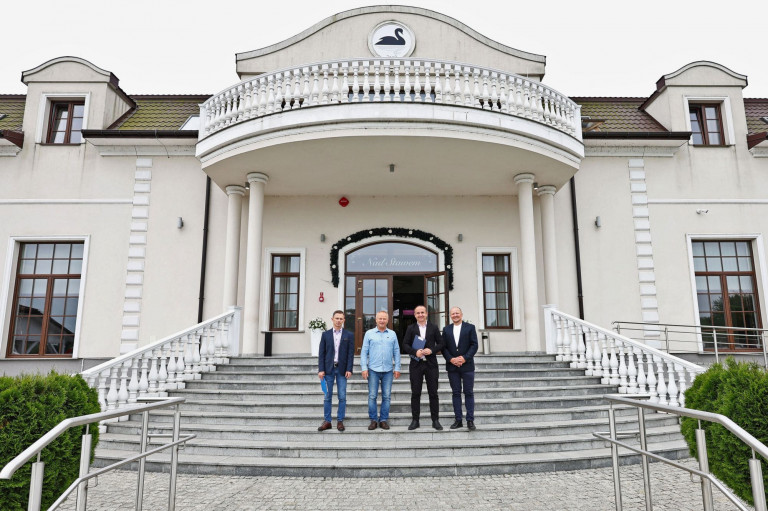 Hotel „nad Stawem” W Rosiejowie W Gminie Skalbmierz, Wnętrza Oraz Widok Zewnętrzny Hotelu (34)