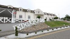 Hotel „nad Stawem” W Rosiejowie W Gminie Skalbmierz, Wnętrza Oraz Widok Zewnętrzny Hotelu (36)