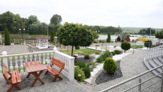 Hotel „nad Stawem” W Rosiejowie W Gminie Skalbmierz, Wnętrza Oraz Widok Zewnętrzny Hotelu (4)