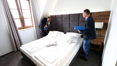 Hotel „nad Stawem” W Rosiejowie W Gminie Skalbmierz, Wnętrza Oraz Widok Zewnętrzny Hotelu (9)