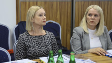 Maria Fidzińska Dziurzyńska I Jeszcze Jedna Kobieta Siedzą Za Stołem