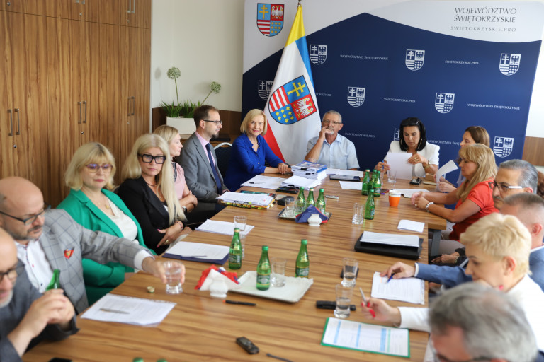 Ogólny Plan Uczestników Obrad Siedzących Przy Stołach