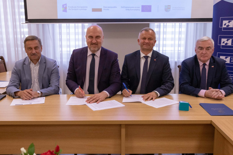 Podpisanie Umów W Połańcu Z Udziałem Wicemarszałka Grzegorza Sochy, Przewodniczącego Andrzeja Bętkowskiego (1)