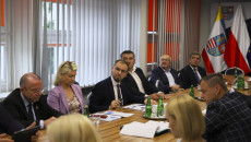 Uczestnicy Obrad Siedzący Przy Stole