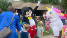 Uczestnicy Pikniku Podczas Zabawy (4)