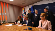 Podpisywanie Umów Na Zakup Wozów I Sprzętu Dla Strażaków 4
