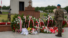 Wiązanki Kwiatów Przed Pomnikiem Mogiłą