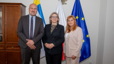 Wspólne Zdjęcie Zlata Šipošová, Wicemarszałek Grzegorz Socha, Członek Zarządu Anita Koniusz