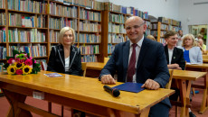Wyjątkową ekspozycją oraz wspólnym śpiewaniem pieśni oddano hołd powstańcom warszawskim
