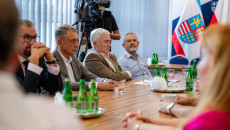 radni Sejmiku w gronie przewodniczący Andrzej Bętkowski