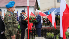Przewodniczący Sejmiku Andrzej Bętkowski Przekazujący Wieniec