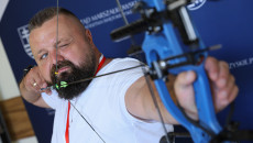 TRIUMF MIMO PRZECIWNOŚCI : PIOTR PAWLIK SYMBOL WYTRWAŁOŚCI