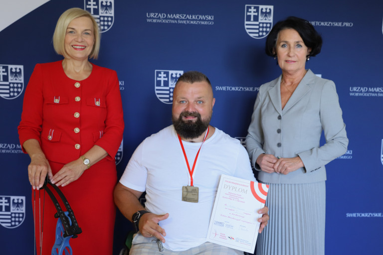 TRIUMF MIMO PRZECIWNOŚCI : PIOTR PAWLIK SYMBOL WYTRWAŁOŚCI