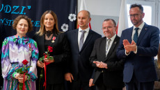 Marek Bogusławski, wicemarszałek województwa świętokrzyskiego, przedstawiciele władz powiatu jędrzejowskiego, miasta Jędrzejów oraz pracownicy oświaty Marek Bogusławski, wicemarszałek województwa świętokrzyskiego, przedstawiciele władz powiatu jędrzejowskiego, miasta Jędrzejów oraz pracownicy oświaty