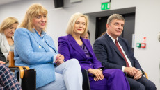 marszałek Renata Janik, członek Zarządu Andrzej Pruś, uczestnicy projektu Liderzy dla młodzieży
