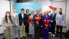 marszałek Renata Janik, członek Zarządu Andrzej Pruś, uczestnicy projektu Liderzy dla młodzieży