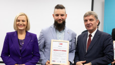 marszałek Renata Janik, członek Zarządu Andrzej Pruś, uczestnicy projektu Liderzy dla młodzieży