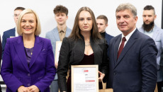 marszałek Renata Janik, członek Zarządu Andrzej Pruś, uczestnicy projektu Liderzy dla młodzieży