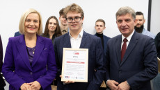 marszałek Renata Janik, członek Zarządu Andrzej Pruś, uczestnicy projektu Liderzy dla młodzieży