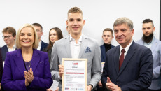 marszałek Renata Janik, członek Zarządu Andrzej Pruś, uczestnicy projektu Liderzy dla młodzieży