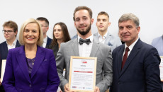 marszałek Renata Janik, członek Zarządu Andrzej Pruś, uczestnicy projektu Liderzy dla młodzieży