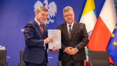 Andrzej Pruś - podpisanie umowy z wojewodą Józefem Brykiem 2