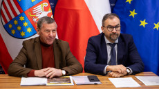 Obradowała Komisja Rewizyjna Sejmiku Województwa Świętokrzyskiego - radni Henryk Milcarz i Gerard Pedrycz.