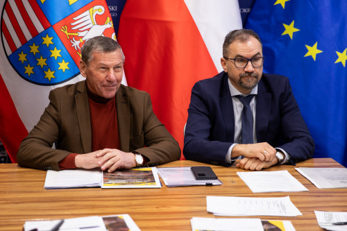 Obradowała Komisja Rewizyjna Sejmiku Województwa Świętokrzyskiego - radni Henryk Milcarz i Gerard Pedrycz.