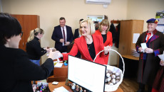 marszałek Renata Janik z wizytą w gminie Strawczyn