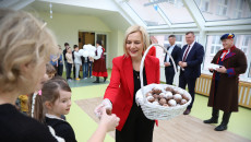 marszałek Renata Janik z wizytą w gminie Strawczyn