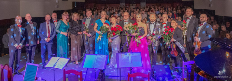 Muzyczna uczta w wojewódzkim Domu Kultury- Karnawałowy Koncert Gwiazd