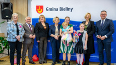 uczestnicy bali Promyk słońca z udziałem marszałek Renaty Janik