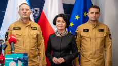 konferencja dotycząca czujników dymu z udziałem marszałek Renaty Janik i wicekomendanta PSP Marcina CHaruby