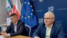 Posiedzenie Komisji Budżetu i Finansów - przewodniczący komisji Łukasz Jabłoński i wiceprzewodniczący Andrzej Swajda.