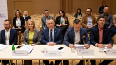 członkowie rady podczas obrad