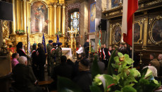 wnętrze katedry podczas nabożeństwa