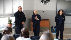 policjanci podczas pogadanki