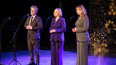 Senator Krzysztof Słoń, marszałek województwa świętokrzyskiego Renata Janik, dyrektor Wojewódzkiego Domu Kultury w Kielcach Magdalena Fogiel-Litwinek