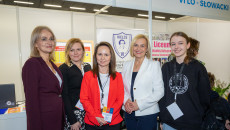 Marszałek Renata Janik, dyrektor Wojewódzkiego Urzędu Pracy Aleksandra Marcinkowska, przedstawiciele VI Liceum Ogólnokształcącego imienia Juliusza Słowackiego w Kielcach
