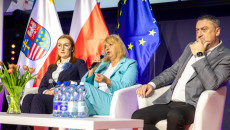 Zastępca dyrektora Wojewódzkiego Urzędu Pracy Agnieszka Kubicka, dyrektor Świętokrzyskiego Centrum Doskonalenia Nauczycieli w Kielcach Małgorzata Łakomiec, Świętokrzyski Kurator Oświaty Piotr Łojek