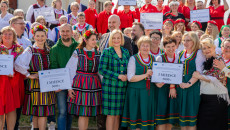 rozstrzygnięcie konkursu kulinarnego nagrody wręczają marszałek Renata Janik, wicemarszałek Grzegorz Socha, dyrektor Muzeum Wsi Kieleckiej Katarzyna Korus, kierownik Małgorzata Krzywda