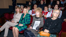 kiermasz wielkanocny marszałek Renata Janik i dyrektor WDK Magdalena Fogiel-Litwinek