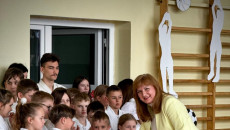 członek Zarządu Anita Koniusz i uczniowie
