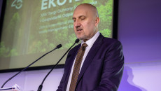 ekspozycję targów Ekotech zwiedza wicemarszałek Grzegorz Socha